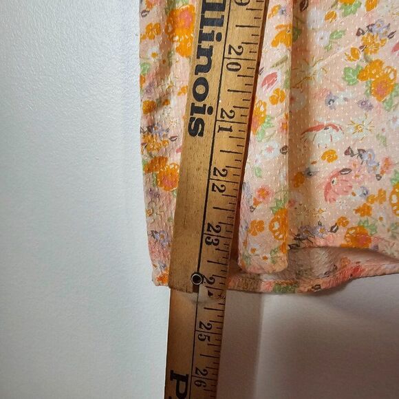 EUC LOFT DAINTY FLORAL MOCK NECK RUFFLED HALF SLEEVES TOP SIZE M - Picture 15 of 15